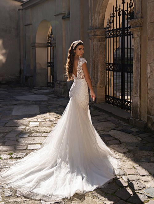 https://www.sposa-lia.com/images/stories/virtuemart/product/419       (3)64.jpg